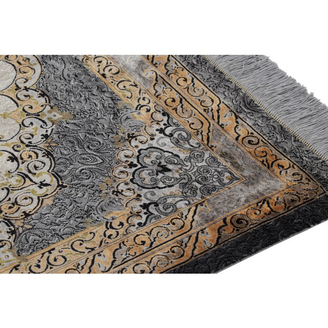 Rug & Kilim’s Modern Rug in Silver, Gold, and White With Medallion “Nika” For Sale In New York - Image 6 of 8