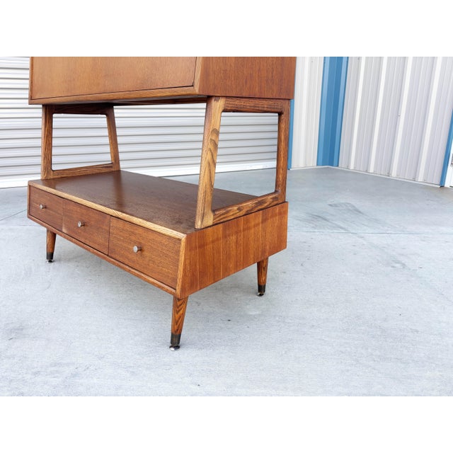 1950s Mid-Century Walnut Wall Unit Secretary Desk & Bookcase by Saginaw Furniture For Sale - Image 13 of 18