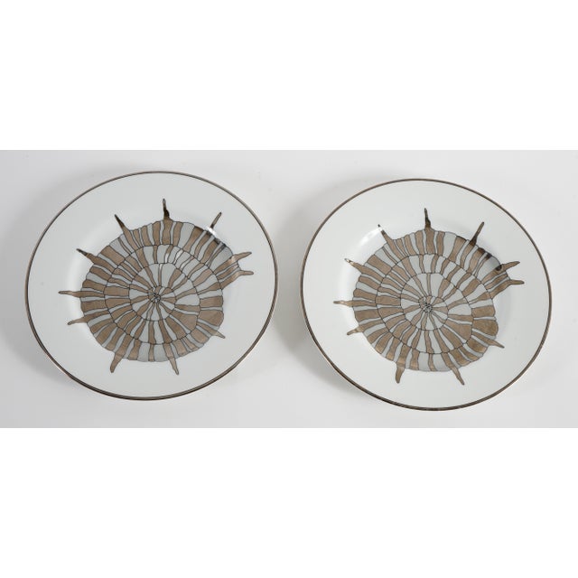Fitz and Floyd Vintage Fitz and Floyd Porcelain Gold and Silver Gilded Shell and Fish Desert or Appetizer Plates Set of 9 For Sale - Image 4 of 8