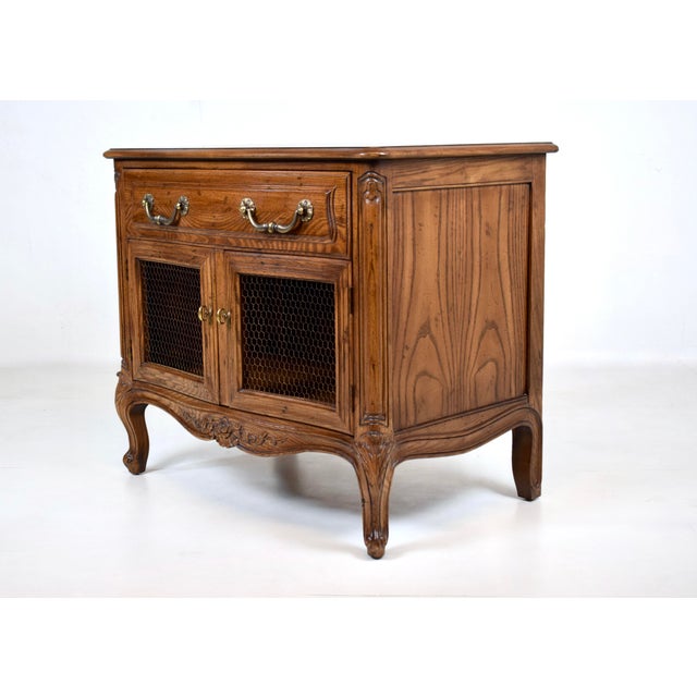 Late 20th Century Henredon French Provincial Nightstands, Carved Oak & Brass, 1980s, Usa For Sale - Image 5 of 12