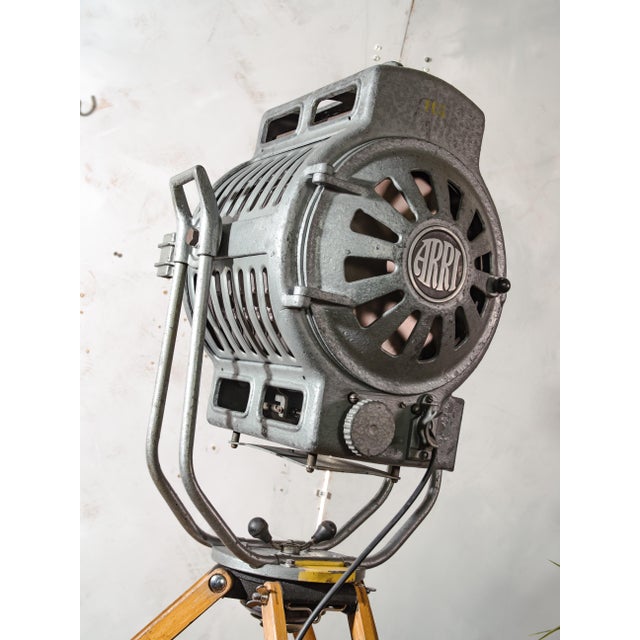 Grey 2KW Fresnel Spotlight Floor Lamp with Tripod from Arri, Germany, 1950s For Sale - Image 4 of 18