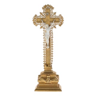 Antique Early 20th Century Italian Giltwood & Biscuit Porcelain Religious Crucifix For Sale