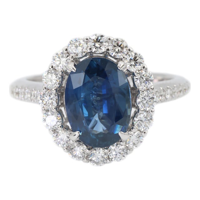 18k White Gold Natural Sapphire and Diamond Ring, Size 6.5 For Sale