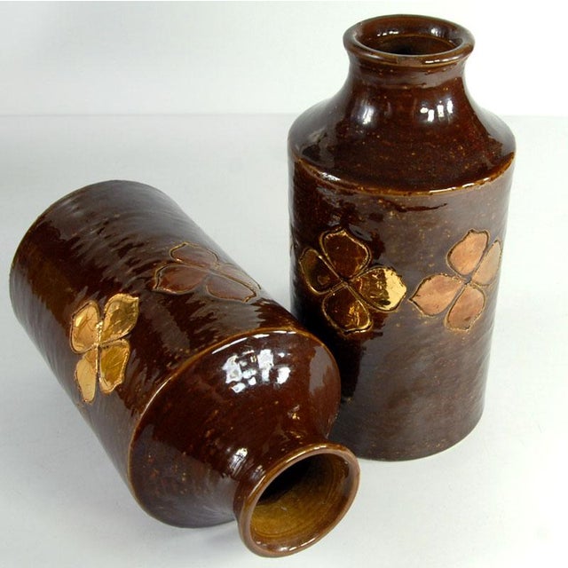 Brown and Gilt Ceramic Vases attributed to Aldo Londi for Bitossi, Italy, 1960s, Set of 2 For Sale - Image 6 of 11