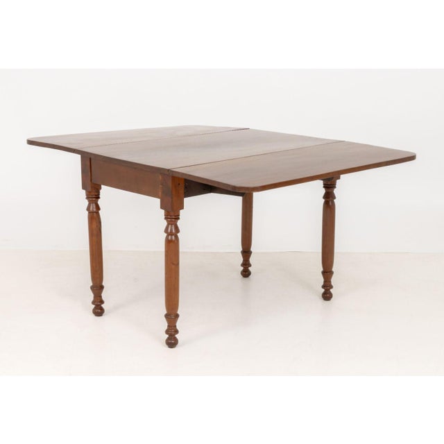Brown American Federal Mahogany Drop Leaf Table For Sale - Image 8 of 10