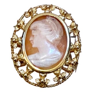 Vintage Victorian Carved Shell Lady Cameo Ring in 18 Karat Yellow Gold Size 7 For Sale