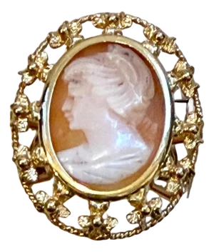 Vintage Victorian Carved Shell Lady Cameo Ring in 18 Karat Yellow Gold Size 7