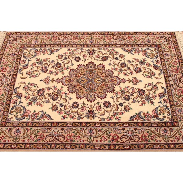Middle Eastern Rug in Wool For Sale - Image 6 of 11
