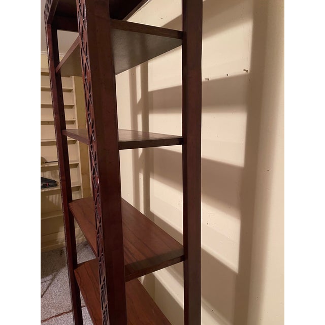 1960s English Walnut Chinese Chippendale Style Etagere With 5 Adjustable Shelves For Sale - Image 4 of 9