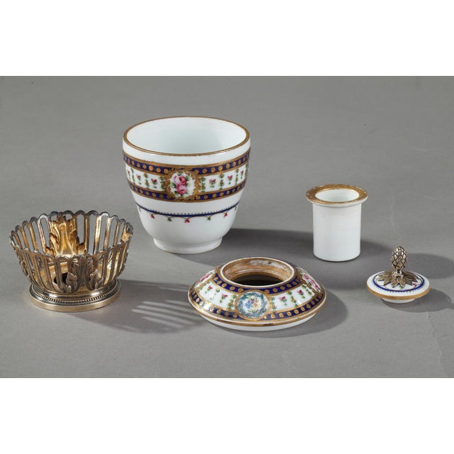 Small Inkwell in Porcelain For Sale - Image 5 of 15