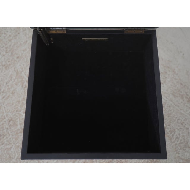 1990s Ethan Allen Chinoiserie Decorated Flip Top Box For Sale - Image 5 of 15