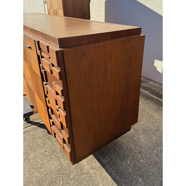 Paul Evans Attributed to Paul Evans Style Brutalist Dresser by Lane | Mid Century Modern Walnut 9 Drawer Lowboy | Vintage 1970s Pueblo Mosaic Credenza For Sale - Image 4 of 12