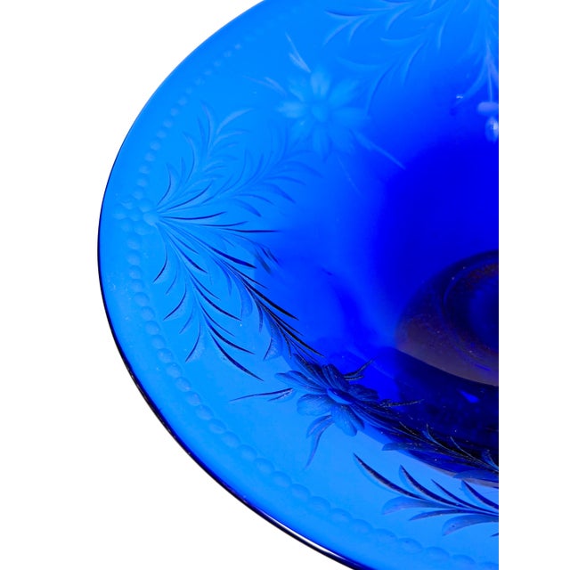 1930s Pairpoint Cobalt Blue Engraved Floral Center Bowl Controlled Bubble Pedestal For Sale - Image 5 of 14
