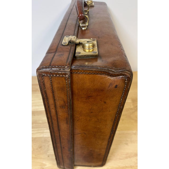 Edwardian English Leather & Brass Suitcase by Army & Navy CSL London Circa 1910 For Sale In West Palm - Image 6 of 18