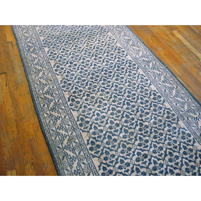 Indian Early 20th Century Indian Cotton Agra Carpet ( 4' x 14'9" - 122 x 450 ) For Sale - Image 3 of 4