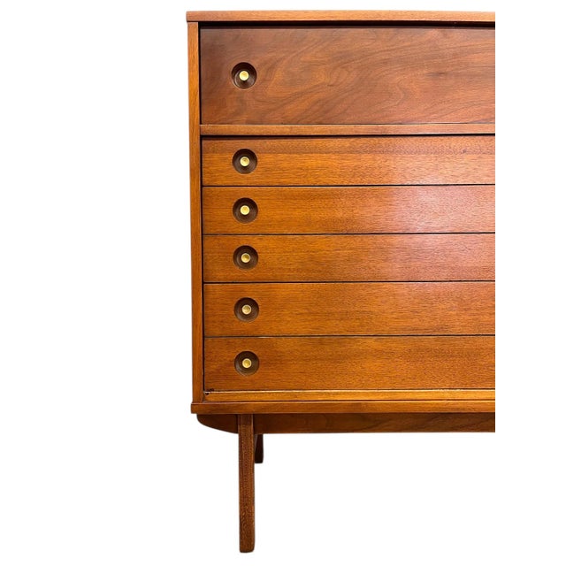 Mid-Century Modern Vintage Mid-Century Modern 4-Drawer Dresser With Dovetailed Drawers For Sale - Image 3 of 12