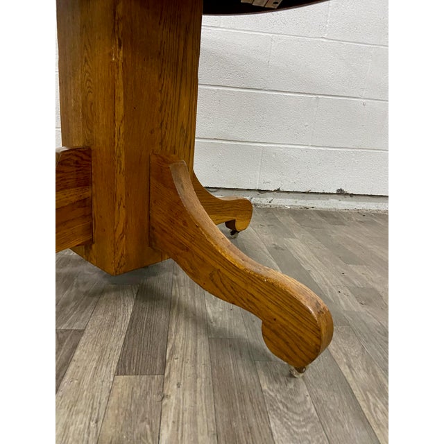 Antique Early 1900s Tiger Oak 42 Inch Round Pedestal Dining Table