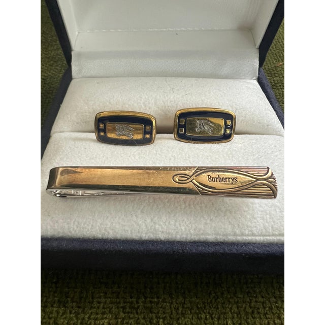Burberry Vintage Burberry Gold Plate Cufflinks&Tie Clip In Original Case, "Circa 1970s" For Sale - Image 4 of 18