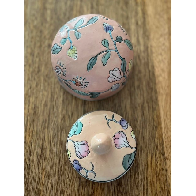1980s Palm Beach Peach Pair of Floral Ginger Jars For Sale - Image 10 of 11