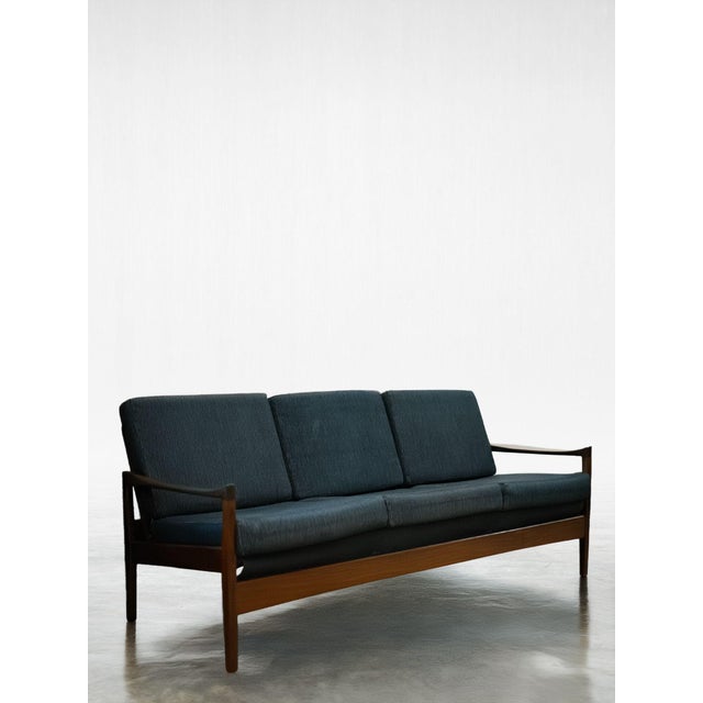 This elegant vintage cintique loungemaster 3-seater sofa captures the timeless charm of mid-century british design....