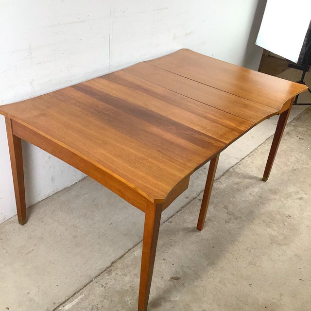 Vintage Mid-Century Console to Dining Table With Scalloped Top & Brass Sabots, 21”–78”, 1960s For Sale - Image 9 of 18