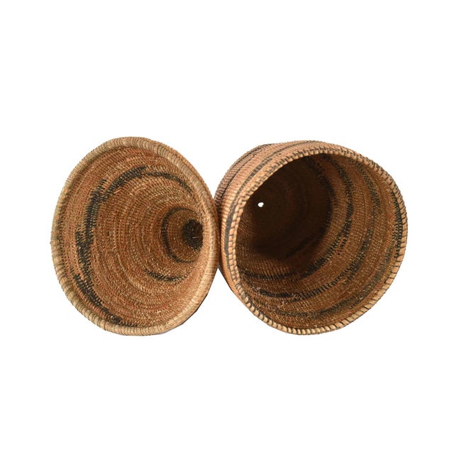 African Early 20th Century Tutsi Tight Weave Basket with Lid Rwanda For Sale - Image 3 of 3