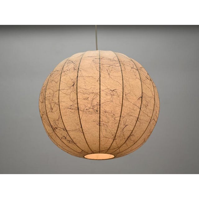 Mid-Century Large Veined Beige Cocoon Pendants attributed to Castiglioni for Hille, Italy, 1960s, Set of 2 For Sale - Image 3 of 18