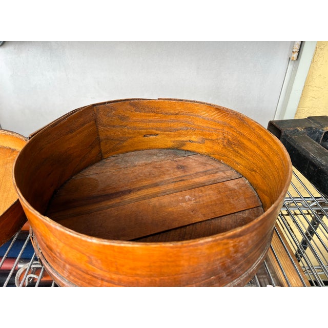 Early 20th Century Antique Primitive Shaker Style Bentwood Round Box For Sale In West Palm - Image 6 of 7