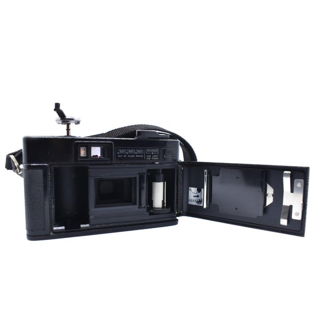 1980's Minolta Hi-Matic S2 With Fixed 38mm Lens With Popup Flash Film Camera For Sale - Image 9 of 9