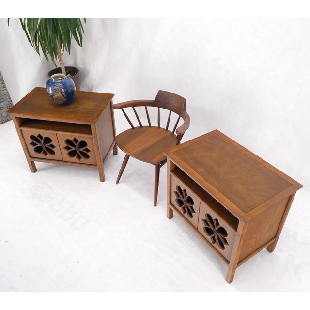 Wood Pair Double Door Pierced Carved Doors Compartment Night Stands End Tables Mint For Sale - Image 7 of 17