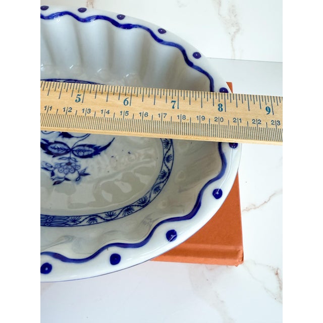 Pair of Chinoiserie Blue-and-White Scalloped Porcelain Bowls With Impressed Koi For Sale In Washington DC - Image 6 of 12