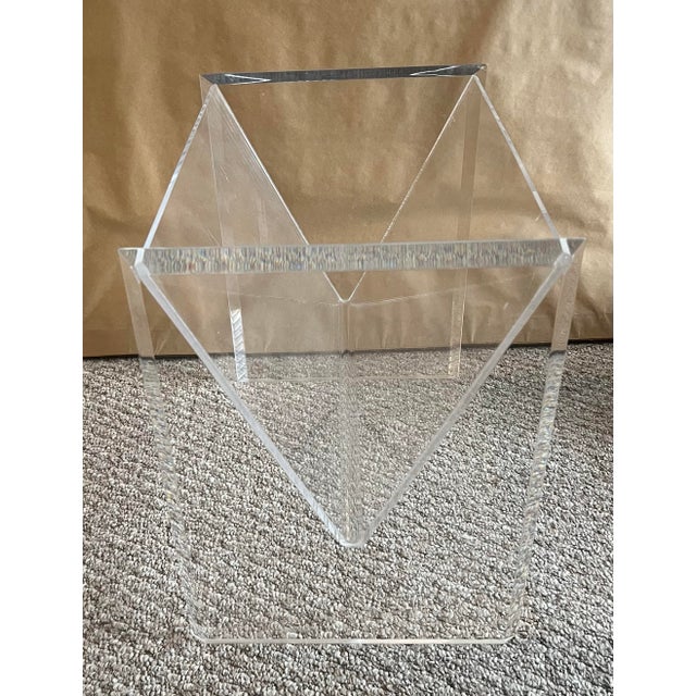 Mid-Century Modern Vintage Mid-Century Modern Style Lucite Acrylic Magazine Rack. For Sale - Image 3 of 5