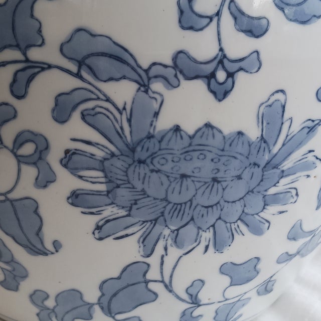 Chinoiserie 20th Century Chinoiserie Blue & White Porcelain Lidded Ginger Jar For Sale - Image 3 of 7