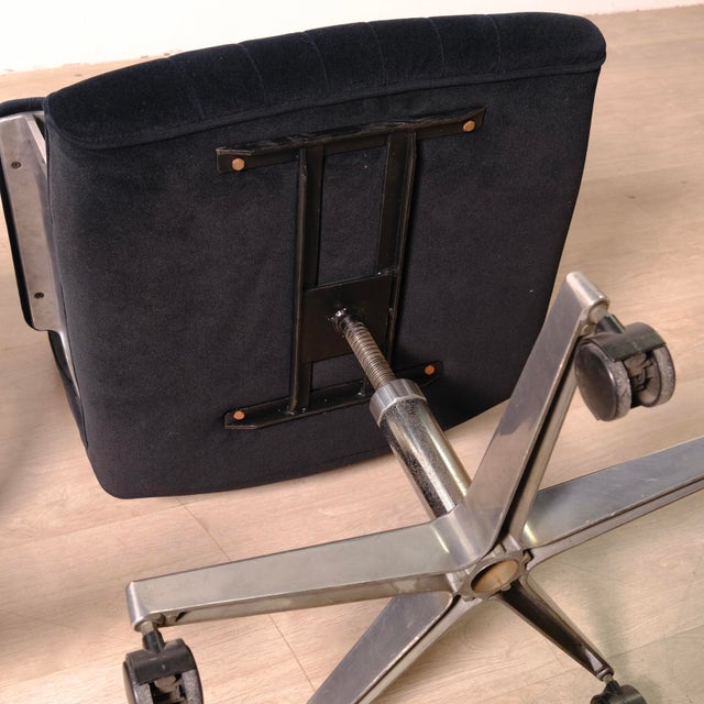 Swivel Desk Chairs in Blue Velvet in the style of Osvaldo Borsani, 1970s, Set of 2 For Sale - Image 18 of 18