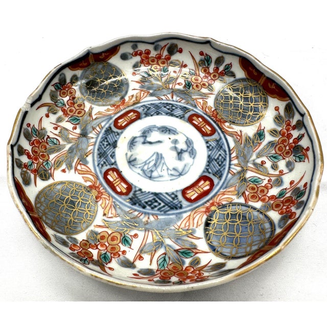 19th Century Japanese Imari Scalloped Dish - Hand-Painted Gilt For Sale - Image 9 of 11