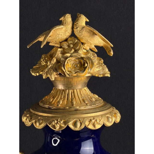 Ceramic Antique Napoleon III Mantel Clock in Bleu De Sèvres Porcelain and Chased Ormolu, 1865 For Sale - Image 7 of 17