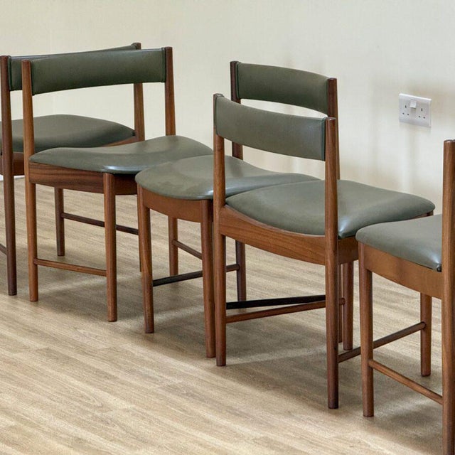 Dunvegan Round Extending Dining Table and Chairs in Teak by Tom Robertson for McIntosh, Scotland, 1960s, Set of 5 For Sale - Image 18 of 18