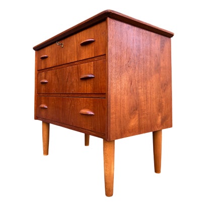 Small Danish Chest of Drawers with Shell Handles and Lock For Sale