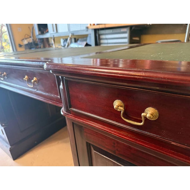The Vintage Traditional Mahogany Partners Executive Desk is a classic and elegant piece of office furniture, perfect for...