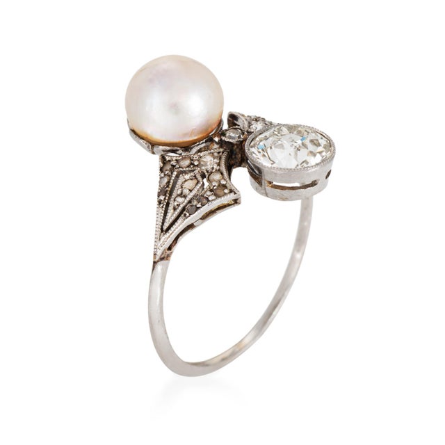 Traditional Antique Edwardian Ring 0.80ct Diamond Pearl Sz 6 Moi Et Toi Platinum Jewelry For Sale - Image 3 of 6