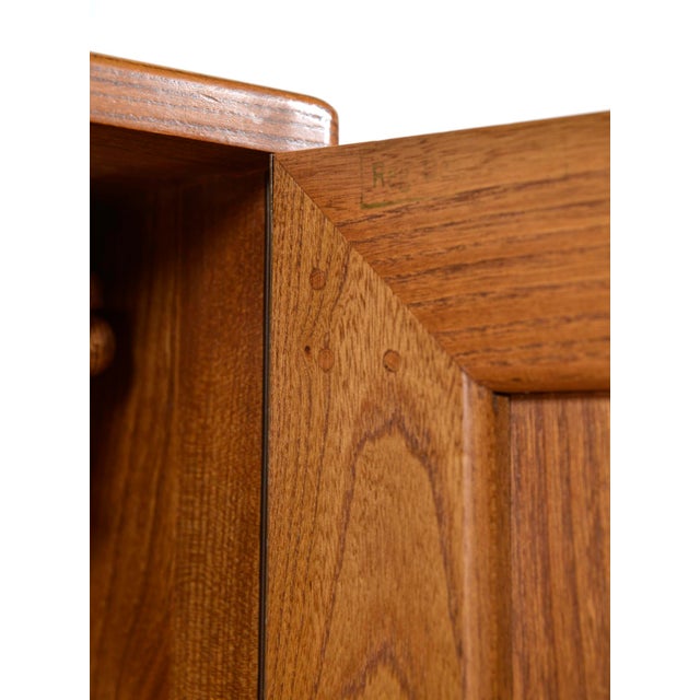 Mid-Century Modern Windsor Sideboard in Elm and Beech by Lucian Ercolani for Ercol, 1955 For Sale - Image 10 of 18