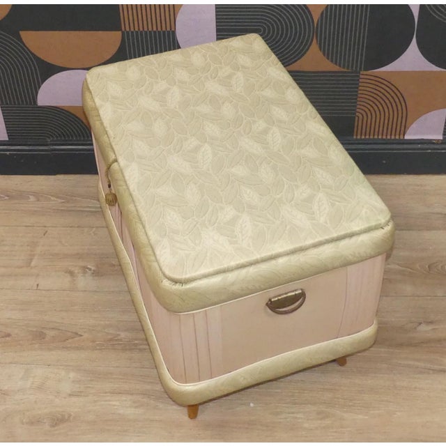 Dreamy Laundry Chest in Pastel Pink, 1950s For Sale - Image 4 of 14