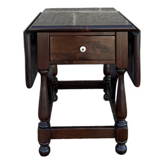 1980s Ethan Allen Old Tavern Antiqued Pine Rustic Traditional Drop Leaf Side Table With Drawer 12-8036 For Sale