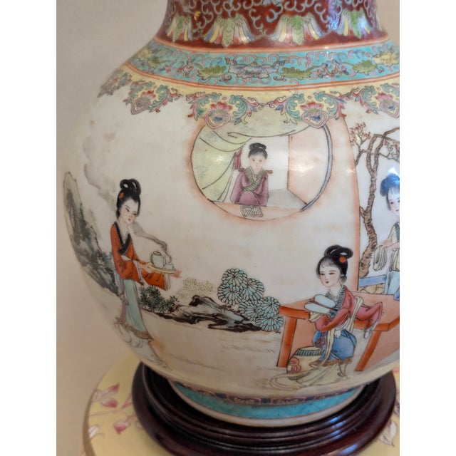 1910s Chinese Export Porcelain Imperial /Iron Red /Famille Rose Vase Table Lamp With Gilded Handles For Sale - Image 4 of 8