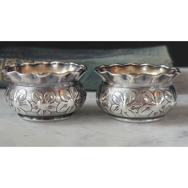 Victorian Antique Wilcox Quadruple Plate Salt Cellars – Floral Repoussé Pair, Pattern 3709, Meriden Ct For Sale - Image 3 of 17