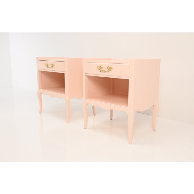 Henredon Henredon French Provincial Louis XV Style Pink Lacquered Nightstands, Pair | Newly Refinished For Sale - Image 4 of 15