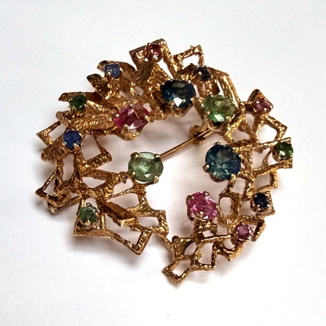 Mid-Century Modern Modern 9ct Gold Brooch with Sapphires and Emeralds, 1960s For Sale - Image 3 of 6
