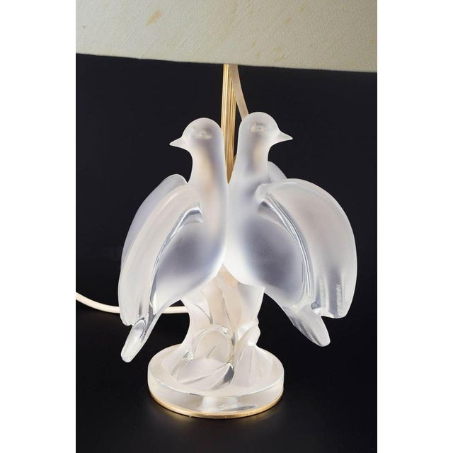 Lalique, table lamp with pair of doves. A table lamp by lalique executed in pressed and frosted crystal glass, featuring...