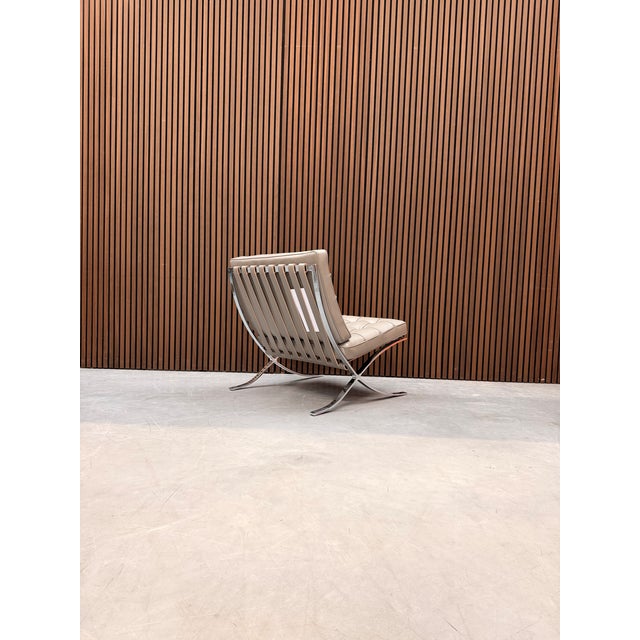 Ludwig Mies van der Rohe Barcelona Chair in Beige Volo Leather by Ludwig Mies van der Rohe for Knoll Inc. / Knoll International, 2010s For Sale - Image 4 of 7