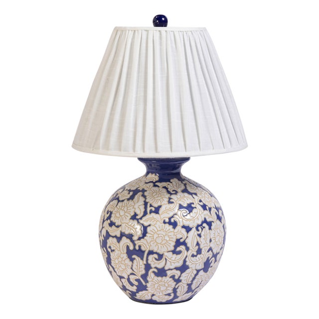 Diana Blue & White Chinoiserie Table Lamp For Sale